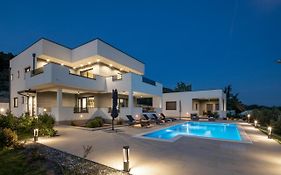 Villa Bura